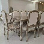 رنگ‌کاری و احیای میز ناهارخوری چوبی