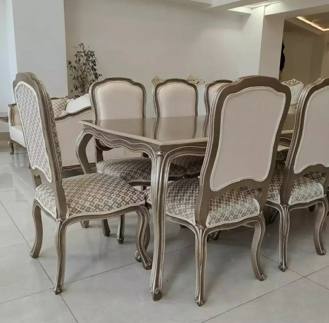 رنگ‌کاری و احیای میز ناهارخوری چوبی